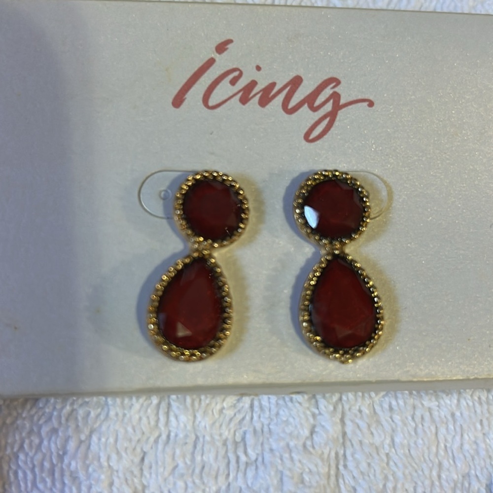 Icing Red and Gold Statement Necklace and Earring Set - Picture 2 of 4
